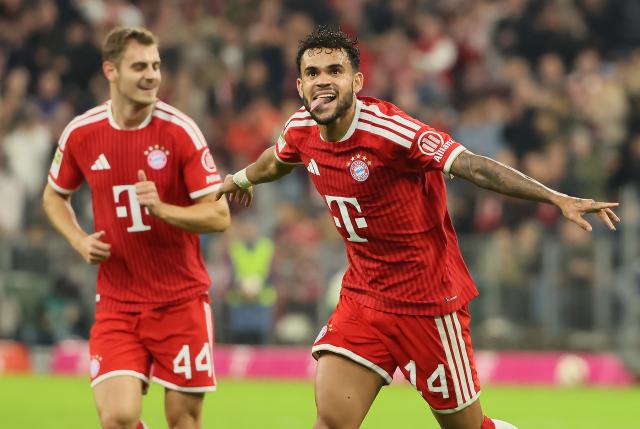 (261018) -- MUNICH, Oct. 18, 2026 (Xinhua) -- Luis Diaz (R) of Bayern Munich celebrates his goal during the German first division Bundesliga football match between FC Bayern Munich and RB Leipzig in Munich, Germany, Oct. 17, 2026. (Photo by Philippe Ruiz/Xinhua)