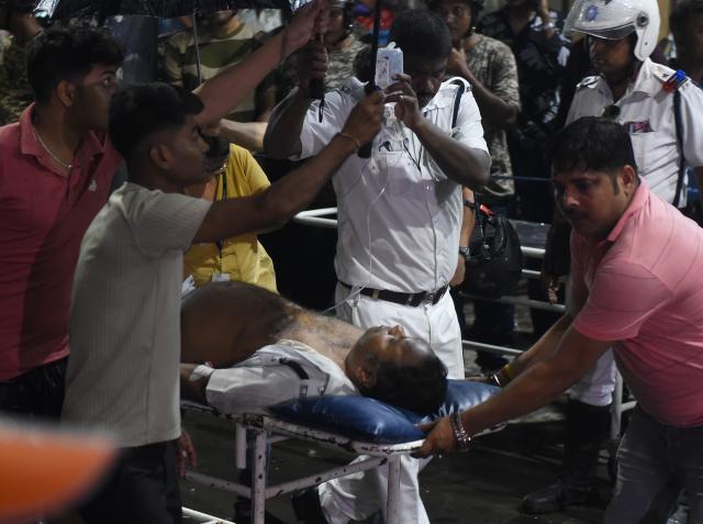 (261018) -- KOLKATA, Oct. 18, 2026 (Xinhua) -- An injured person is taken to hospital for treatment after a stampede at the Chorbagan Sarbojanin neighborhood in Kolkata, West Bengal, India, Oct. 17, 2026. The death toll in Saturday's stampede in India's eastern city of Kolkata rose to 19, with 25 injured people receiving treatment in different hospitals and one in a critical condition, confirmed West Bengal Chief Minister Suvendu Adhikari on Sunday. (Str/Xinhua)
