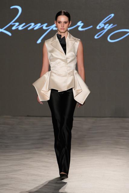 (261018) -- VANCOUVER, Oct. 18, 2026 (Xinhua) -- A model presents a creation by Chinese fashion designer Jumper Zhang during Vancouver Fashion Week 2026 in Vancouver, British Columbia, Canada, on Oct. 17, 2026. (Photo by Liang Sen/Xinhua)