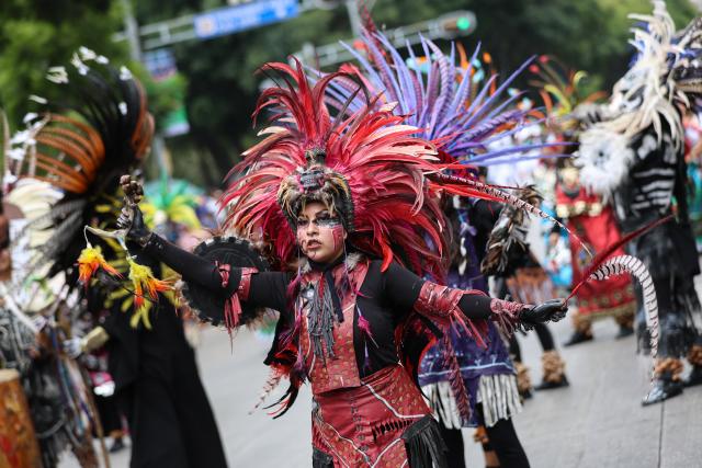 (261018) -- MEXICO CITY, Oct. 18, 2026 (Xinhua) -- This photo taken on Oct. 17, 2026 shows a scene of the Monumental Alebrijes Parade 2026 in Mexico City, Mexico. Alebrijes are brightly colored folk art sculptures of fantastical creatures. (Photo by Francisco Canedo/Xinhua)