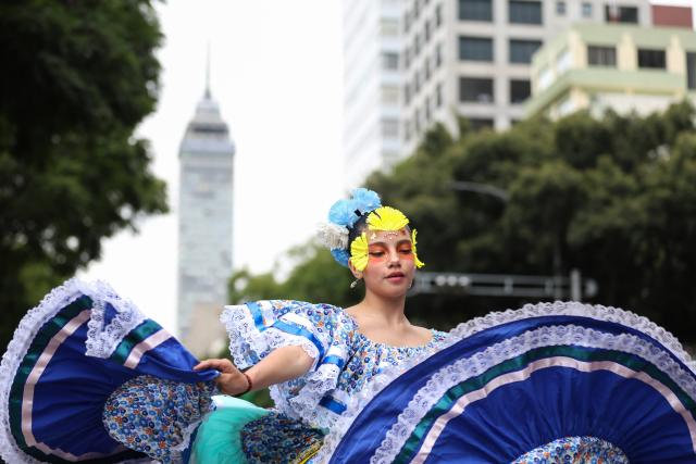 (261018) -- MEXICO CITY, Oct. 18, 2026 (Xinhua) -- A participant performs during the Monumental Alebrijes Parade 2026 in Mexico City, Mexico, on Oct. 17, 2026. Alebrijes are brightly colored folk art sculptures of fantastical creatures. (Photo by Francisco Canedo/Xinhua)