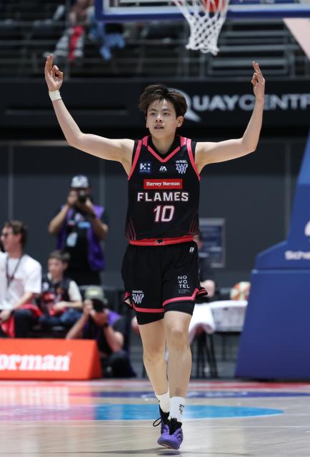 (261018) -- SYDNEY, Oct. 18, 2026 (Xinhua) -- Yang Shuyu of Sydney Flames celebrates after scoring a three-point shot during the round 1 game between Sydney Flames and Adelaide Lightning at the 2026-2027 Women's National Basketball League in Sydney, Australia, Oct. 18, 2026. (Xinhua/Gong Bing)