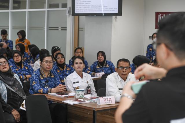 (261018) -- JAKARTA, Oct. 18, 2026 (Xinhua) -- People receive training at RSPPN Soedirman in Jakarta, Indonesia, Oct. 15, 2026. TO GO WITH "Asia-Pacific Community: How Chinese TCM training hones Indonesian medical skills" (Xinhua/Veri Sanovri)