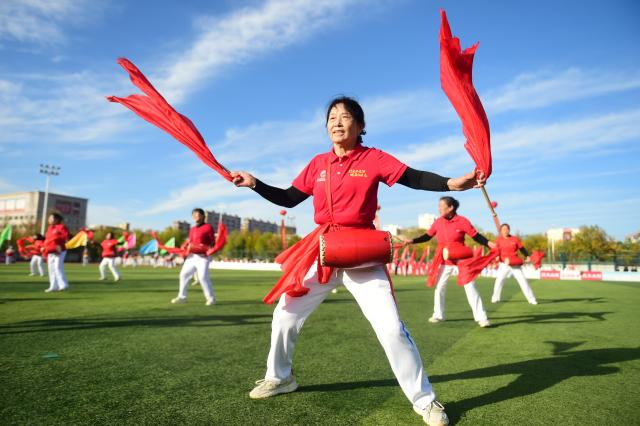 (261018) -- BEIJING, Oct. 18, 2026 (Xinhua) -- Senior citizens dance during a performance marking the Chongyang Festival in Cangzhou, north China's Hebei Province, Oct. 18, 2026. A series of celebration activities were held across the country to mark the Chongyang Festival, which falls on Oct. 18 this year. Also known as China's Seniors' Day, it honors the country's traditional virtues of filial piety and family love. (Photo by Fu Xinchun/Xinhua)