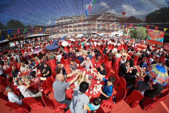 (261018) -- BEIJING, Oct. 18, 2026 (Xinhua) -- People taste local delicacies during an event marking the Chongyang Festival in Wenzhou, east China's Zhejiang Province, Oct. 18, 2026. A series of celebration activities were held across the country to mark the Chongyang Festival, which falls on Oct. 18 this year. Also known as China's Seniors' Day, it honors the country's traditional virtues of filial piety and family love. (Photo by Su Qiaojiang/Xinhua)