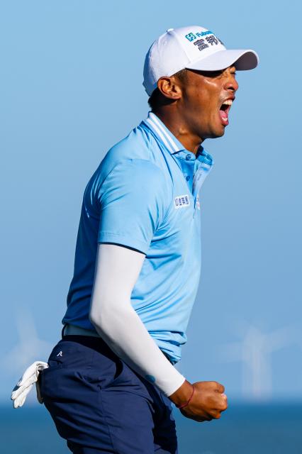 (261018) -- MACAO, Oct. 18, 2026 (Xinhua) -- Wang Wei-hsuan of Chinese Taipei celebrates winning the Macao Open golf tournament in Macao, South China, Oct. 18, 2026. (Xinhua/Cheong Kam Ka)