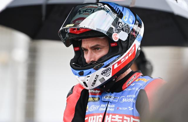 (261018) -- JEREZ, Oct. 18, 2026 (Xinhua) -- Valentin Debise of EASTROC ZXMOTO Evan Bros Factory prepares to compete before the Race 2 of WorldSSP at the FIM Supersport World Championship Spanish Round in Jerez, Spain, Oct. 18, 2026. (Xinhua/Cheng Min)
