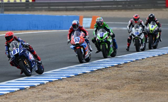 (261018) -- JEREZ, Oct. 18, 2026 (Xinhua) -- Valentin Debise (2nd L) of EASTROC ZXMOTO Evan Bros Factory competes during the Race 2 of WorldSSP at the FIM Supersport World Championship Spanish Round in Jerez, Spain, Oct. 18, 2026. (Xinhua/Cheng Min)