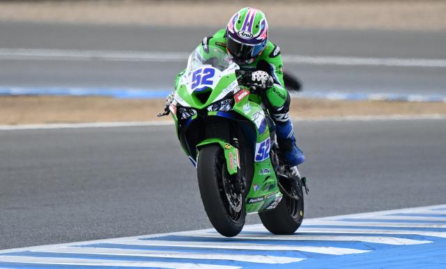 (261018) -- JEREZ, Oct. 18, 2026 (Xinhua) -- Jeremy Alcoba of Kawasaki WorldSSP Team competes during the Race 2 of WorldSSP at the FIM Supersport World Championship Spanish Round in Jerez, Spain, Oct. 18, 2026. (Xinhua/Cheng Min)