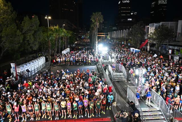 (261018) -- CAPE TOWN, Oct. 18, 2026 (Xinhua) -- Participants prepare to set off from the starting line during the inaugural Nelson Mandela Marathon in Cape Town, South Africa, Oct. 18, 2026. (Photo by Xabiso Mkhabela/Xinhua)