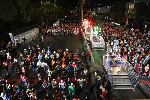 (261018) -- CAPE TOWN, Oct. 18, 2026 (Xinhua) -- Participants set off from the starting line during the inaugural Nelson Mandela Marathon in Cape Town, South Africa, Oct. 18, 2026. (Photo by Xabiso Mkhabela/Xinhua)