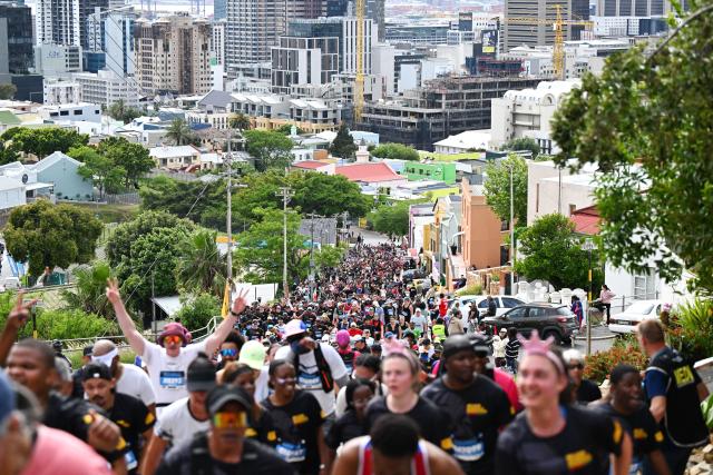 (261018) -- CAPE TOWN, Oct. 18, 2026 (Xinhua) -- Participants run during the inaugural Nelson Mandela Marathon in Cape Town, South Africa, Oct. 18, 2026. (Photo by Xabiso Mkhabela/Xinhua)