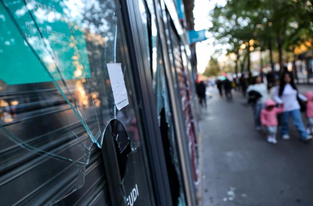 (261018) -- PARIS, Oct. 18, 2026 (Xinhua) -- A shop damaged during a protest is seen in Paris, France, Oct. 18, 2026. French President Emmanuel Macron on Sunday vowed legal action against those responsible for violence during protests across the country on Saturday. (Xinhua/Wu Huiwo)