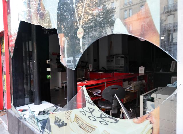 (261018) -- PARIS, Oct. 18, 2026 (Xinhua) -- A shop damaged during a protest is seen in Paris, France, Oct. 18, 2026. French President Emmanuel Macron on Sunday vowed legal action against those responsible for violence during protests across the country on Saturday. (Xinhua/Wu Huiwo)