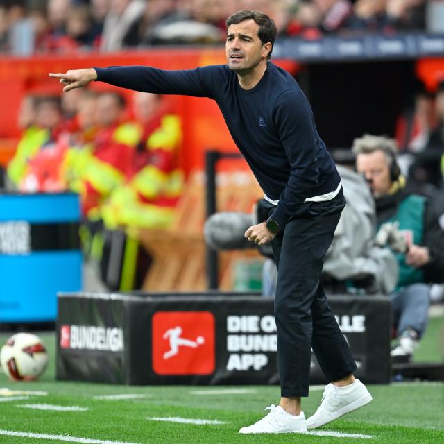 (261019) -- LEVERKUSEN, Oct. 19, 2026 (Xinhua) -- Carles Martinez, head coach of Bayer 04 Leverkusen reacts during the German first division of Bundesliga football match between Bayer 04 Leverkusen and SC Freiburg in Leverkusen, Germany, Oct. 18, 2026. (Photo by Ulrich Hufnagel/Xinhua)