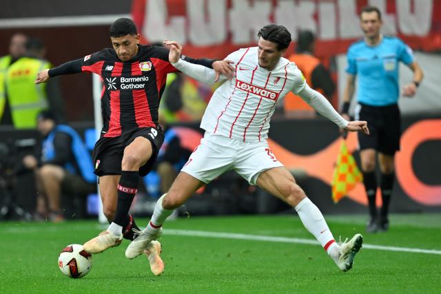 (261019) -- LEVERKUSEN, Oct. 19, 2026 (Xinhua) -- Ezequiel Fernandez (L) of Bayer 04 Leverkusen vies with Igor Matanovic of SC Freiburg during the German first division of Bundesliga football match between Bayer 04 Leverkusen and SC Freiburg in Leverkusen, Germany, Oct. 18, 2026. (Photo by Ulrich Hufnagel/Xinhua)