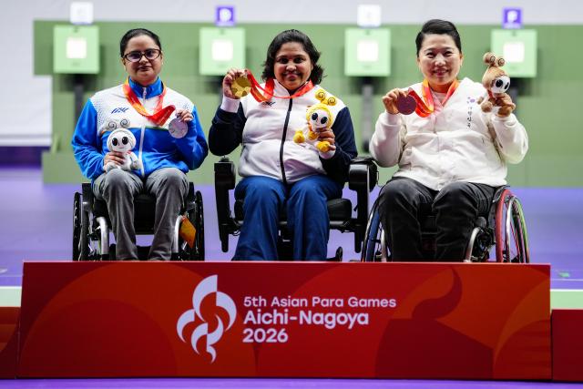 (261019) -- TOYOTA, Oct. 19, 2026 (Xinhua) -- Gold medalist Mona Agarwal (C) of India, silver medalist Avani Lekhara (L) of India, and bronze medalist Lee Yunri of South Korea pose for photos during the awarding ceremony for para shooting R2 Women's 10m air rifle standing SH1 at the Aichi-Nagoya Asian Para Games in Toyota of Aichi Prefecture, Japan, Oct. 19, 2026. (Xinhua/Jia Haocheng)