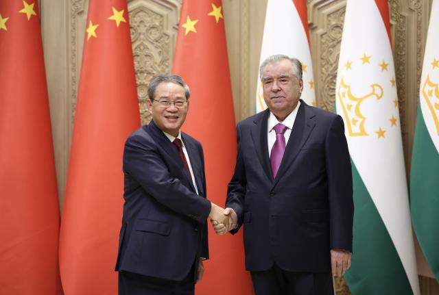 (261019) -- DUSHANBE, Oct. 19, 2026 (Xinhua) -- Chinese Premier Li Qiang meets with Tajik President Emomali Rahmon in Dushanbe, Tajikistan, Oct. 19, 2026. (Xinhua/Huang Jingwen)