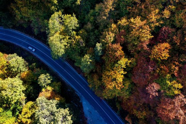 (261019) -- MAVROVO, Oct. 19, 2026 (Xinhua) -- An aerial drone photo shows a car running on a road at Mavrovo National Park in Mavrovo, North Macedonia, Oct. 19, 2026. (Photo by Tomislav Georgiev/Xinhua)