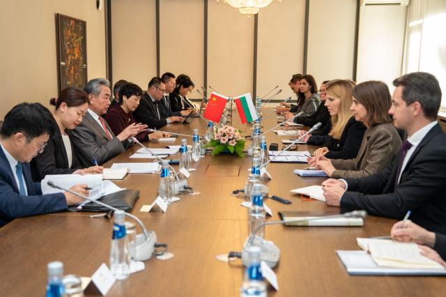 (261019) -- SOFIA, Oct. 19, 2026 (Xinhua) -- Chinese Foreign Minister Wang Yi, also a member of the Political Bureau of the Communist Party of China Central Committee, holds talks with Bulgarian Foreign Minister Velislava Petrova, in Sofia, Bulgaria, Oct. 19, 2026. (Xinhua/Peng Ziyang)
