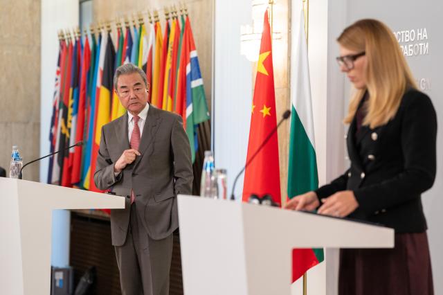 (261019) -- SOFIA, Oct. 19, 2026 (Xinhua) -- Chinese Foreign Minister Wang Yi, also a member of the Political Bureau of the Communist Party of China Central Committee, and Bulgarian Foreign Minister Velislava Petrova jointly meet the press in Sofia, Bulgaria, Oct. 19, 2026. (Xinhua/Peng Ziyang)