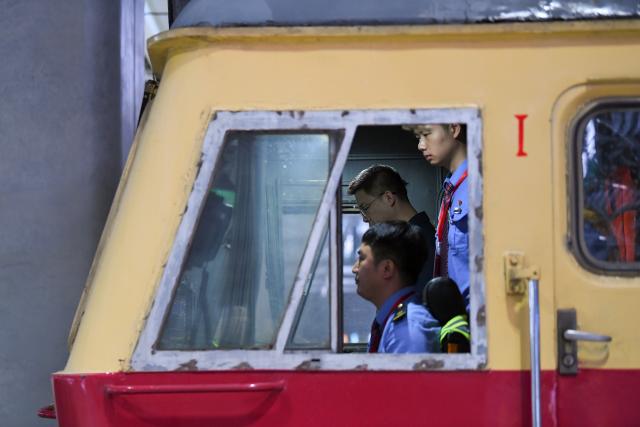 (261020) -- CHONGQING, Oct. 20, 2026 (Xinhua) -- Staff members make preparations before departure on a test train of the Chongqing-Wanzhou high-speed railway at the Chongqing East Railway Station in southwest China's Chongqing Municipality, Oct. 20, 2026. With a test train departing from the Chongqing East Railway Station, the joint commissioning and testing of the Chongqing-Wanzhou high-speed railway started on Tuesday.
  The railway spans approximately 254 kilometers and is designed to operate at a speed of 350 kilometers per hour, serving as a vital supplement to China's high-speed rail network upon completion. (Xinhua/Tang Yi)