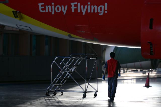 (261020) -- HAIKOU, Oct. 20, 2026 (Xinhua) -- A staff member works at an aero-engine maintenance base of the comprehensive bonded zone of Haikou Airport in Haikou, south China's Hainan Province, Oct. 19, 2026. Leveraging policy benefits and regional advantages, Hainan Free Trade Port (FTP) has vigorously developed its aviation maintenance industry, establishing an international aviation maintenance hub. (Xinhua/Xin Yuewei)
