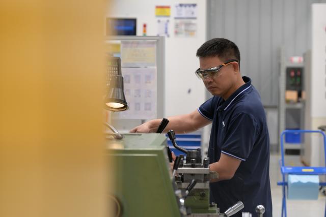 (261020) -- HAIKOU, Oct. 20, 2026 (Xinhua) -- A staff member works at an aero-engine maintenance base of the comprehensive bonded zone of Haikou Airport in Haikou, south China's Hainan Province, Oct. 19, 2026. Leveraging policy benefits and regional advantages, Hainan Free Trade Port (FTP) has vigorously developed its aviation maintenance industry, establishing an international aviation maintenance hub. (Xinhua/Xin Yuewei)