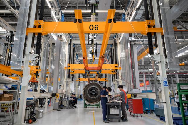 (261020) -- HAIKOU, Oct. 20, 2026 (Xinhua) -- Staff members work at an aero-engine maintenance base of the comprehensive bonded zone of Haikou Airport in Haikou, south China's Hainan Province, Oct. 19, 2026. Leveraging policy benefits and regional advantages, Hainan Free Trade Port (FTP) has vigorously developed its aviation maintenance industry, establishing an international aviation maintenance hub. (Xinhua/Xin Yuewei)