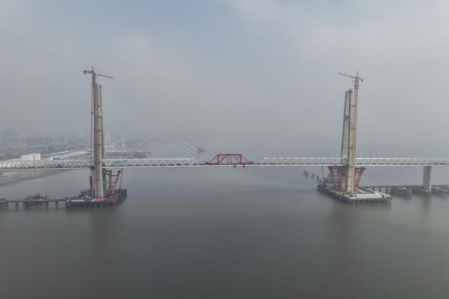 (261020) -- HAIYAN, Oct. 20, 2026 (Xinhua) -- A drone photo taken on Oct. 20, 2026 shows a view of the northern navigation channel bridge of the Hangzhou Bay Cross-Sea Railway Bridge in east China's Zhejiang Province.
  The northern navigation channel bridge of the Hangzhou Bay Cross-Sea Railway Bridge has been successfully joined, marking a major step toward completion of the main construction work.
  The 29.2-km-long Hangzhou Bay Cross-Sea Railway Bridge, which is a crucial segment of the Nantong-Ningbo high-speed railway, consists of three sections over navigation channels, and its ballastless double-track design allows trains to run at a speed of 350 kilometers per hour. (Xinhua/Huang Zongzhi)