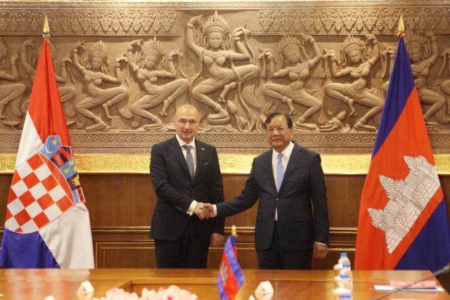 (261020) -- PHNOM PENH, Oct. 20, 2026 (Xinhua) -- Cambodian Deputy Prime Minister and Minister of Foreign Affairs and International Cooperation Prak Sokhonn (R) shakes hands with Croatian Minister of Foreign and European Affairs Gordan Grlic Radman in Phnom Penh, Cambodia, Oct. 20, 2026. Cambodia and Croatia signed two agreements on Tuesday to exempt diplomatic passport holders from visa requirements and cooperate on diplomatic education, according to a press release from Cambodia's Ministry of Foreign Affairs and International Cooperation. (Photo by Savi/Xinhua)