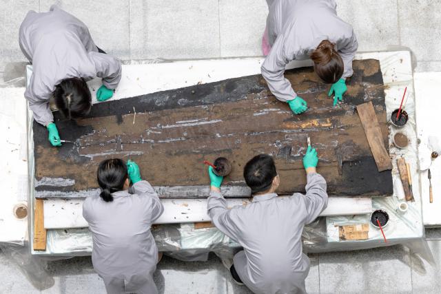 (261020) -- JINGZHOU, Oct. 20, 2026 (Xinhua) -- Conservators restore a coffin at the cultural relics protection center in Jingzhou, central China's Hubei Province, Oct. 20, 2026.
  Established in 2003, the cultural relics protection center in Jingzhou undertakes the conservation of about 80 percent of China's waterlogged bamboo and wooden slips. The center has developed comprehensive conservation techniques for such slips, covering sectors from archaeological excavation and laboratory conservation to display and storage. 
  To date, the center has provided technical support in cultural relic conservation to more than 130 cultural and museum institutions across the country, and has restored more than 10,000 lacquered wooden artifacts, over 180,000 bamboo and wooden slips, and more than 1,100 textile artifacts. (Xinhua/Xiao Yijiu)