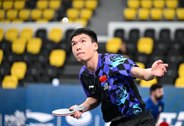 (261020) -- TASHKENT, Oct. 20, 2026 (Xinhua) -- Xiang Peng serves during the men's singles round of 128 match between Xiang Peng of China and Alhawai Yousef of United Arab Emirates at the 29th ITTF-Asian Table Tennis Championships in Tashkent, Uzbekistan, Oct. 20, 2026. (Xinhua/Feng Kaihua)