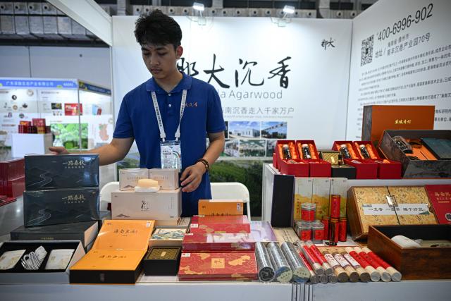 (261020) -- HAIKOU, Oct. 20, 2026 (Xinhua) -- Agarwood products are displayed at the China Brands Export Expo in Haikou, south China's Hainan Province, Oct. 20, 2026. The three-day expo kicked off here on Tuesday. (Xinhua/Pu Xiaoxu)
