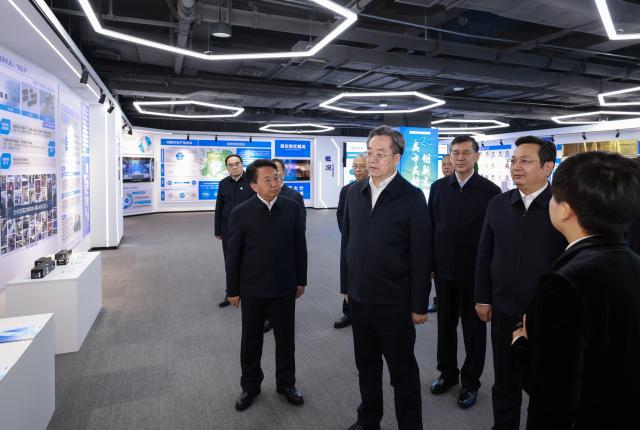 (261020) -- XIONG'AN, Oct. 20, 2026 (Xinhua) -- Chinese Vice Premier Ding Xuexiang, also a member of the Standing Committee of the Political Bureau of the Communist Party of China Central Committee, inspects the Zhongguancun Science Park in Xiong'an New Area, north China's Hebei Province, Oct. 20, 2026. Ding also attended the inauguration ceremony of China National Data Group Co., Ltd. in Xiong'an on Tuesday. (Xinhua/Wang Ye)