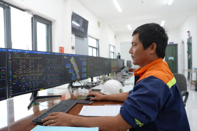 (261020) -- GIA LAI, Oct. 20, 2026 (Xinhua) -- A technician works at the 330-megawatt Phu My Solar Power Plant in Gia Lai province in Vietnam, Oct. 13, 2026. TO GO WITH "Roundup: Fueling developing world's energy transition, China takes green energy global " (Xinhua/Liu Ying)