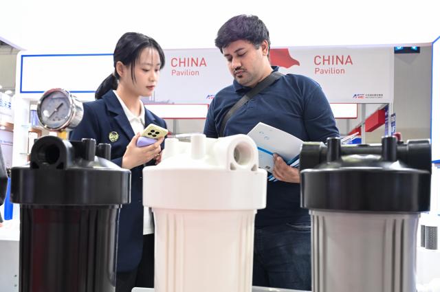 (261020) -- DUBAI, Oct. 20, 2026 (Xinhua) -- A visitor (R) learns about water filters at the booth of Anhui Chiro Technology from China during the 28th Water, Energy, Technology and Environment Exhibition (WETEX) in Dubai, the United Arab Emirates, Oct. 20, 2026. The 28th WETEX opened Tuesday at the Dubai World Trade Centre in Dubai. (Xinhua/Wang Zecong)