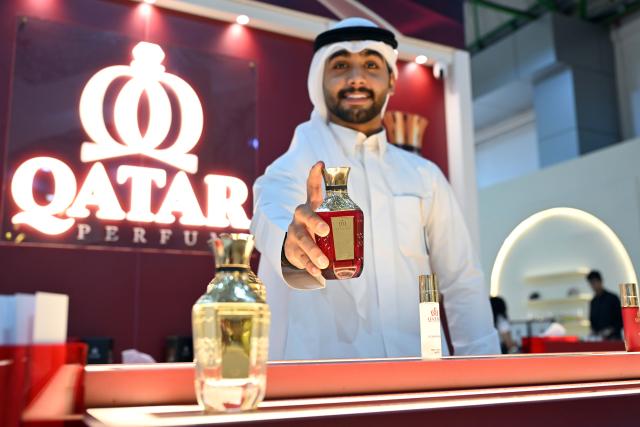 (261020) -- HAWALLI GOVERNORATE, Oct. 20, 2026 (Xinhua) -- A man showcases a perfume product at a perfume exhibition in Hawalli Governorate, Kuwait, Oct. 20, 2026. A perfume exhibition opened Tuesday at the Kuwait International Fairground in Mishref, Hawalli Governorate, Kuwait, attracting more than 500 exhibitors. Running through Oct. 31, the exhibition features a wide range of products, including perfumes, incense, aromatic oils, as well as beauty and personal care products. (Photo by Asad/Xinhua)