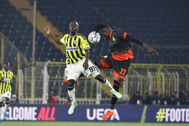 (261021) -- ISTANBUL, Oct. 21, 2026 (Xinhua) -- Nigolo Kante (L) of Fenerbahce vies against Toumani Diakite of SK Slavia Praha during the UEFA Champions League football match between Fenerbahce and SK Slavia Praha in Istanbul, Türkiye, on Oct. 20, 2026. (Photo by Mustafa Kaya/Xinhua)