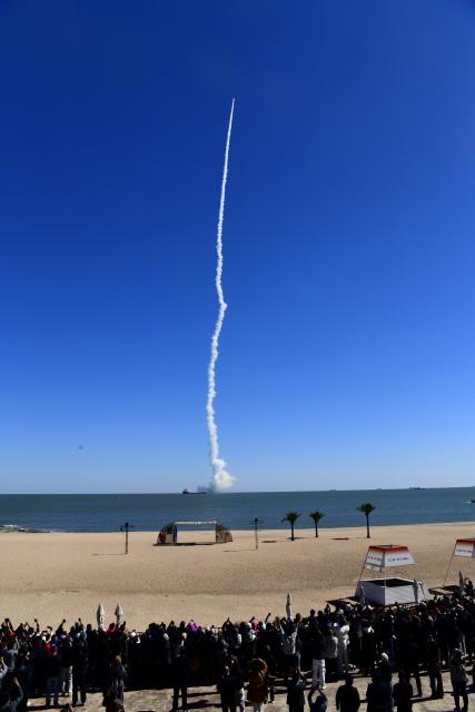 (261021) -- RIZHAO, Oct. 21, 2026 (Xinhua) -- The CERES-1 Y8 carrier rocket carrying a new satellite blasts off from the waters near the city of Rizhao, east China's Shandong Province, Oct. 21, 2026. China launched a rocket from the ocean waters near the city of Rizhao in east China's Shandong Province on Wednesday, placing a new satellite into planned orbit.
  The CERES-1 Y8 carrier rocket blasted off at 11:39 a.m. (Beijing Time).
  The Taiyuan Satellite Launch Center carried out this offshore launch. (Xinhua/Guo Xulei)