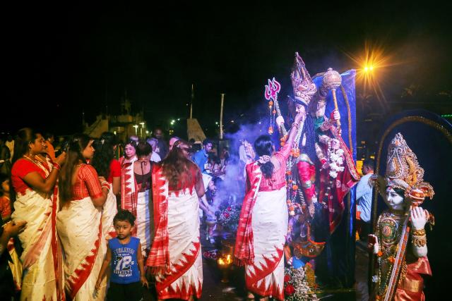 (261021) -- YANGON, Oct. 21, 2026 (Xinhua) -- Devotees celebrate during the Durga Puja, one of the largest Hindu festivals, in Yangon, Myanmar, Oct. 20, 2026. (Xinhua/Myo Kyaw Soe)