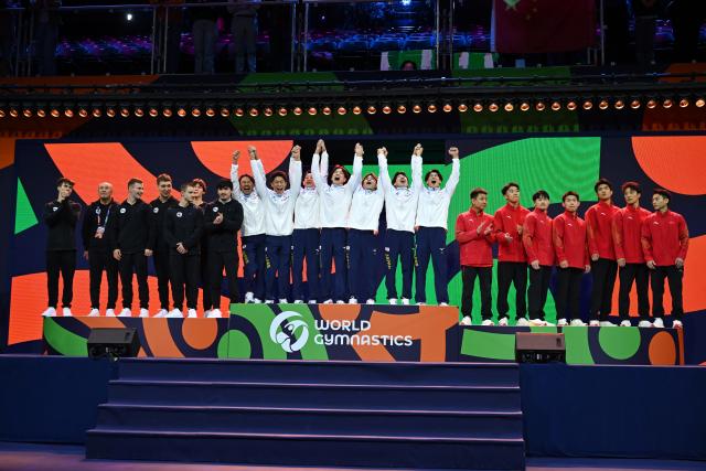 (261021) -- ROTTERDAM, Oct. 21, 2026 (Xinhua) -- Gold medalists Team Japan (C) celebrate during the awards ceremony of the men's team final at Artistic Gymnastics World Championships 2026 in Rotterdam, the Netherland, Oct. 20, 2026. (Photo by Brinkhorst Eric/Xinhua)