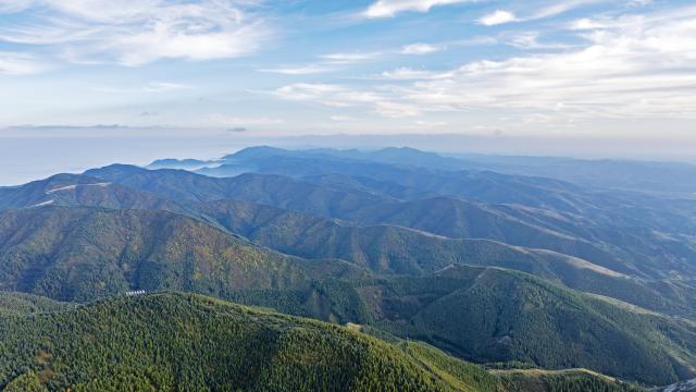 (261021) -- BEIJING, Oct. 21, 2026 (Xinhua) -- An aerial drone photo taken on Sept. 18, 2026 shows a view of the Liupan Mountain, seen from Longde County of Guyuan City, northwest China's Ningxia Hui Autonomous Region.
  The Liupan Mountain runs through Guyuan City in Ningxia. In October 1935, Red Army soldiers crossed Liupan Mountain during the Long March, a historic military maneuver in modern Chinese history. It marks a key turning point in the history of the Long March.
  Now, the Liupan Mountain serves as a crucial ecological barrier and water resource conservation area, and local revolution-themed tourism is booming. Former revolutionary base areas in the region have drawn renewed interest from holidaymakers, with visits offering travelers a chance to learn about China's revolutionary history and reflect on the difficult years that helped shape modern China. (Xinhua/Wang Peng)