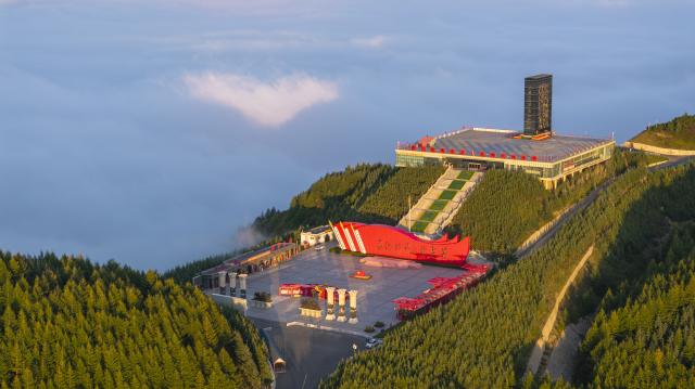 (261021) -- BEIJING, Oct. 21, 2026 (Xinhua) -- An aerial drone photo taken on Sept. 18, 2026 shows a view of a revolution-themed tourism area in Longde County of Guyuan City, northwest China's Ningxia Hui Autonomous Region.
  The Liupan Mountain runs through Guyuan City in Ningxia. In October 1935, Red Army soldiers crossed Liupan Mountain during the Long March, a historic military maneuver in modern Chinese history. It marks a key turning point in the history of the Long March.
  Now, the Liupan Mountain serves as a crucial ecological barrier and water resource conservation area, and local revolution-themed tourism is booming. Former revolutionary base areas in the region have drawn renewed interest from holidaymakers, with visits offering travelers a chance to learn about China's revolutionary history and reflect on the difficult years that helped shape modern China. (Xinhua/Wang Peng)