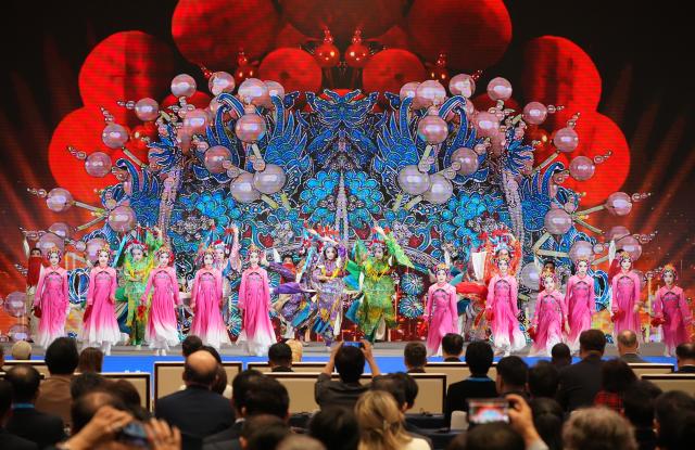 (261021) -- XI'AN, Oct. 21, 2026 (Xinhua) -- Children perform Qinqiang Opera, a genre of Chinese folk opera, at the opening ceremony of the 2026 China International Friendship Cities Conference in Xi'an, northwest China's Shaanxi Province on Oct. 21, 2026.
  Themed "Jointly Strengthening Friendship Cities Cooperation for Common Urban Development," the conference kicked off here on Wednesday. (Xinhua/Shao Rui)