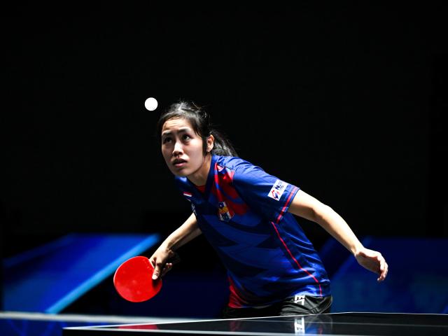 (261021) -- TASHKENT, Oct. 21, 2026 (Xinhua) -- Sawettabut Suthasini of Thailand serves during the women's teams quarterfinals between Kuai Man of China and Sawettabut Suthasini of Thailand at the 29th ITTF-Asian Table Tennis Championships in Tashkent, Uzbekistan, Oct. 21, 2026. (Xinhua/Feng Kaihua)