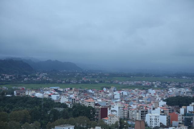 (261021) -- LAHIJAN, Oct. 21, 2026 (Xinhua) -- This photo taken on Oct. 20, 2026 shows a city view in Lahijan, Iran. (Xinhua/Shadati)