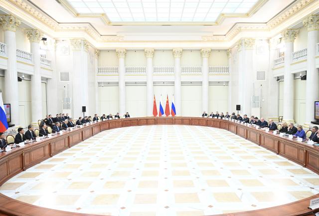 (261021) -- ST. PETERSBURG, Oct. 21, 2026 (Xinhua) -- Chinese Premier Li Qiang and Russian Prime Minister Mikhail Mishustin co-chair the 31st regular meeting between Chinese and Russian heads of government in St. Petersburg, Russia, Oct. 21, 2026. (Xinhua/Yin Bogu)