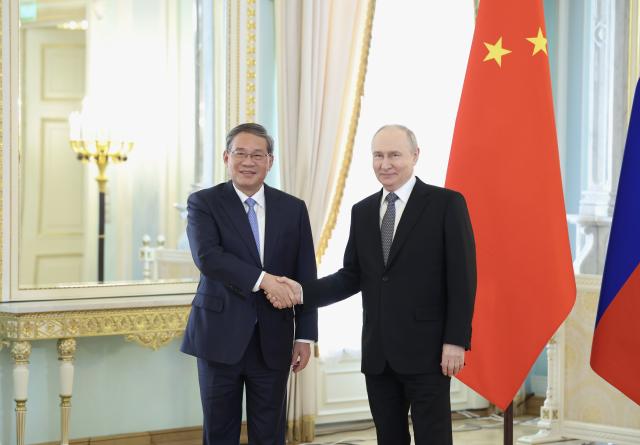 (261021) -- ST. PETERSBURG, Oct. 21, 2026 (Xinhua) -- Chinese Premier Li Qiang meets with Russian President Vladimir Putin in St. Petersburg, Russia, Oct. 21, 2026. (Xinhua/Huang Jingwen)