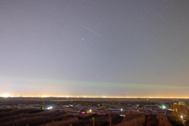 (261022) -- HARBIN, Oct. 22, 2026 (Xinhua) -- This photo taken on Oct. 22, 2026 shows the Orionid meteor shower in the sky over Zhaodong City, northeast China's Heilongjiang Province. The Orionid meteor shower, caused by remnants from Halley's comet, peaked on Wednesday and Thursday. (Photo by Liu Dapeng/Xinhua)